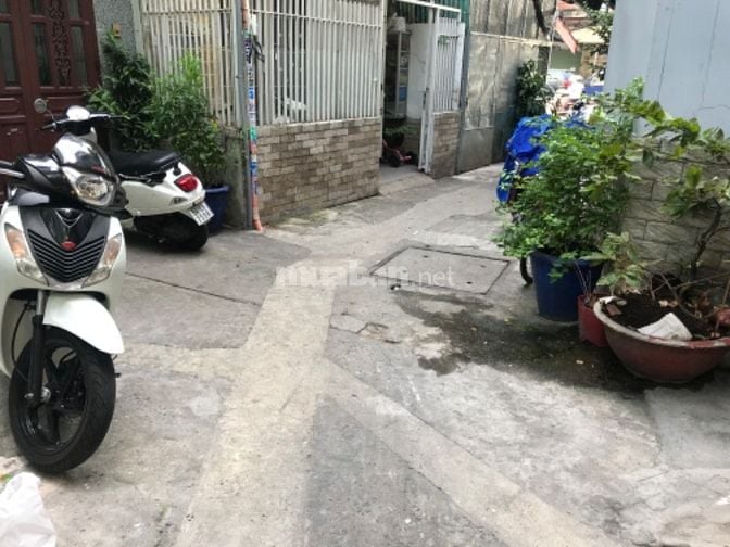 Cho thuê nhà nguyên căn số 169/9 đường Trương Định, Quận 3