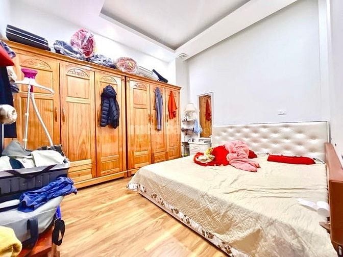Bán nhà 30m ra đường Láng - Đống Đa - phân lô - ô tô tránh - MT 5.2m 