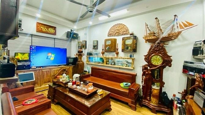 Bán nhà 30m ra đường Láng - Đống Đa - phân lô - ô tô tránh - MT 5.2m 