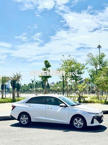 Hyundai Accent 2024 1.5 AT - 10000 km