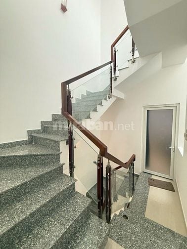 Tân Phú - Nhà 3 tầng 65m2 - ngang hơn 4m gần AEON Tân Phú - 5,6 tỷ 