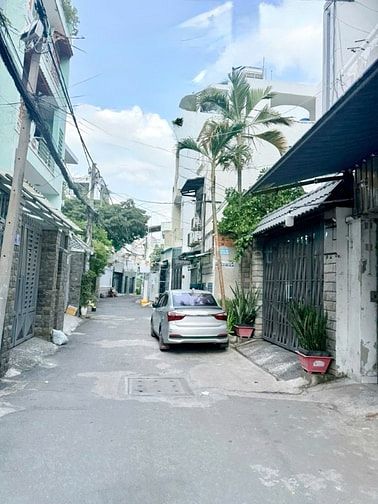 Tân Phú - Nhà 3 tầng 65m2 - ngang hơn 4m gần AEON Tân Phú - 5,6 tỷ 