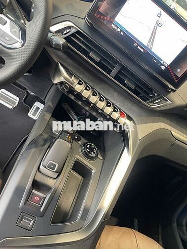 còn 1 chiếc *** New Peugeot 3008 GT 2024