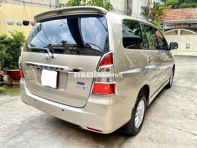 Toyota Innova 2.0E. Xe gia đình cực đẹp