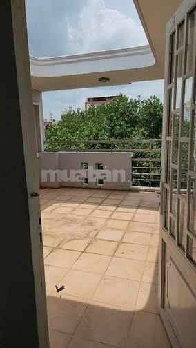 Cho thuê Nhà mặt Tiền nguyên căn 4,5 x 20m, hướng Đông, 1 trệt, 3 lầu