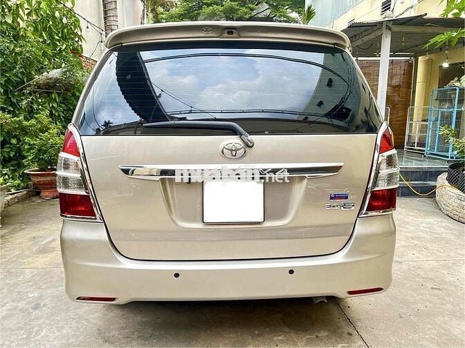 Toyota Innova 2.0E. Xe gia đình cực đẹp