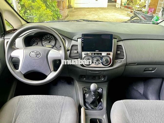 Toyota Innova 2.0E. Xe gia đình cực đẹp