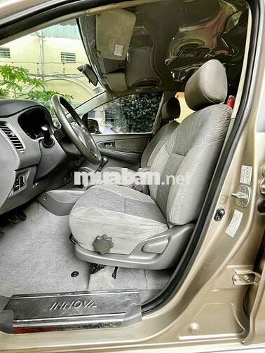 Toyota Innova 2.0E. Xe gia đình cực đẹp