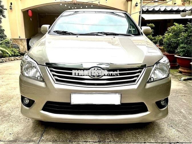 Toyota Innova 2.0E. Xe gia đình cực đẹp