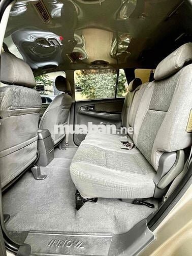 Toyota Innova 2.0E. Xe gia đình cực đẹp