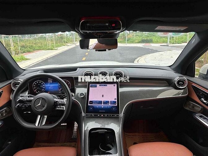 Mercedes Benz GLC Class 2024 - 7999 km Bank 90%