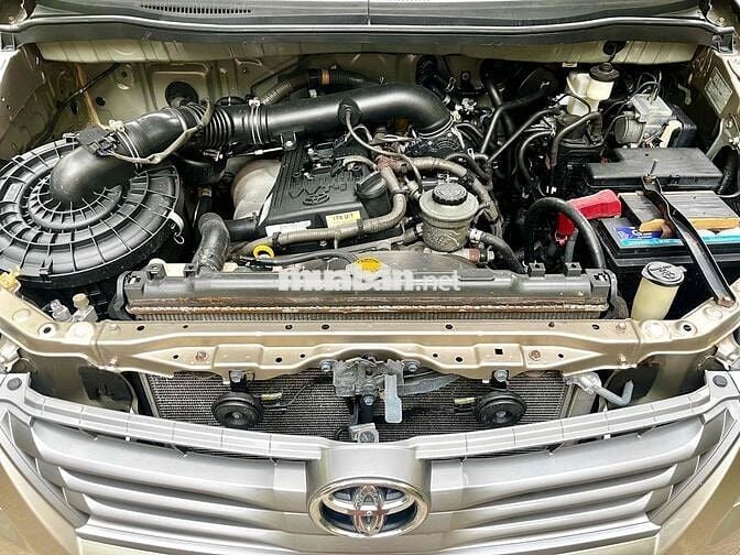 Toyota Innova 2.0E. Xe gia đình cực đẹp