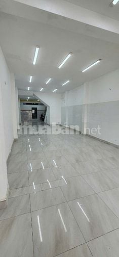Cho thuê Nhà mặt Tiền nguyên căn 4,5 x 20m, hướng Đông, 1 trệt, 3 lầu