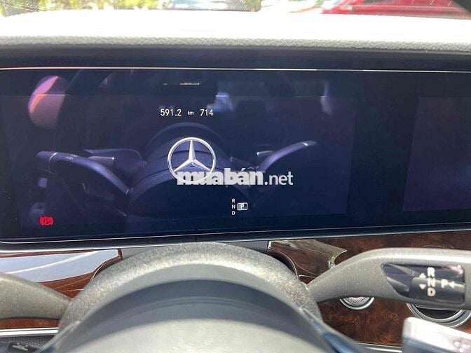 Mercedes Benz E Class 2025 E200 Exclusive - 700 km