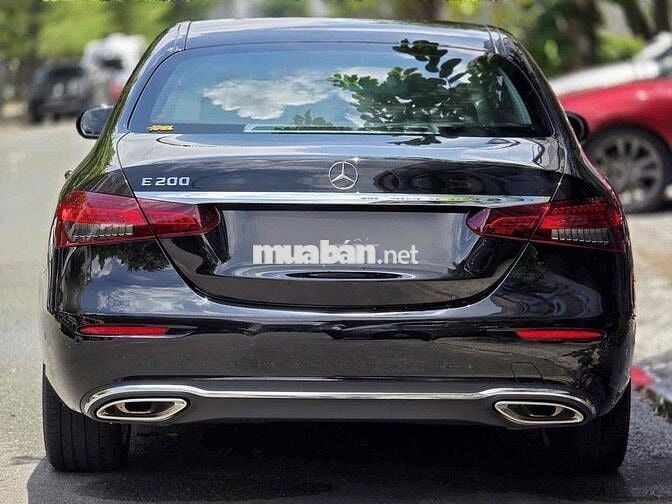 Mercedes Benz E Class 2025 E200 Exclusive - 700 km