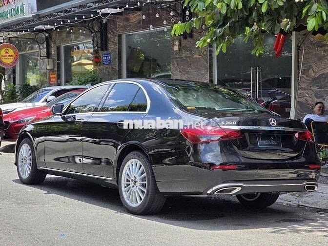 Mercedes Benz E Class 2025 E200 Exclusive - 700 km