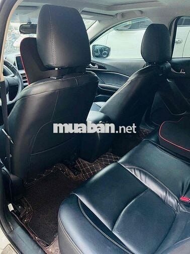 Mazda 3 2016 1.5 AT Sedan - 90000 km