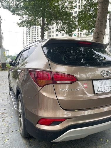 Hyundai Santa Fe 2016 2.4L 4WD - 100000 km