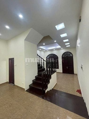Nhà riêng ngõ phố lê thanh nghị giải phóng dt70m2x3t giá 19tr 