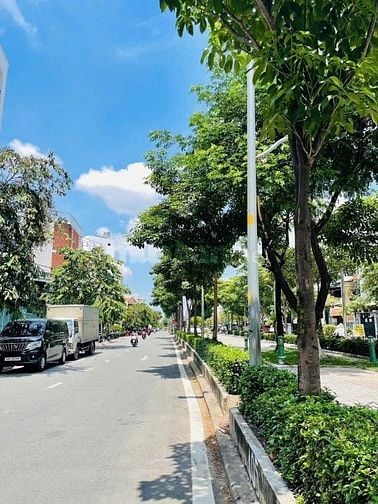 Nhà mặt tiền Trần Bá Giao 111m2 nở hậu 6.3m view góc TL tiện xây 8.9tỷ