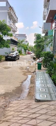 bán nhà chính chủ DT: 8x16m khu Hoàng Hoa Nguyễn Bình