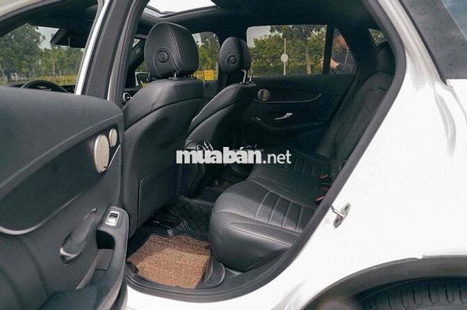 Mercedes Benz GLC 2022 300 4Matic - 32000 km