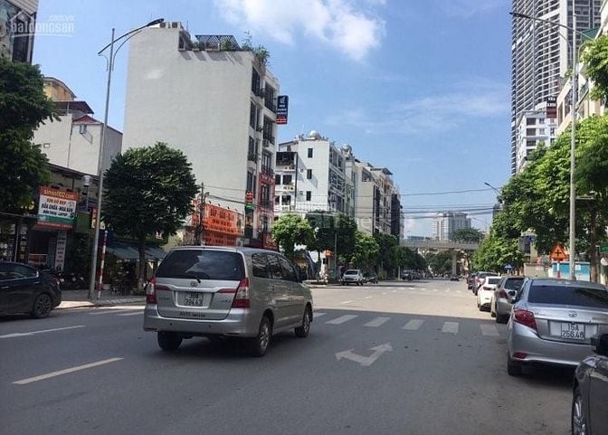 Bán nhà mặt phố Nguyễn Khánh Toàn, diện tích 110m² mặt tiền 5,5m  61,5