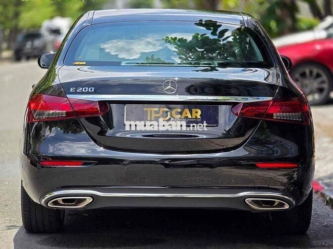 Mercedes Benz E200 Exclusive Model- 700 km