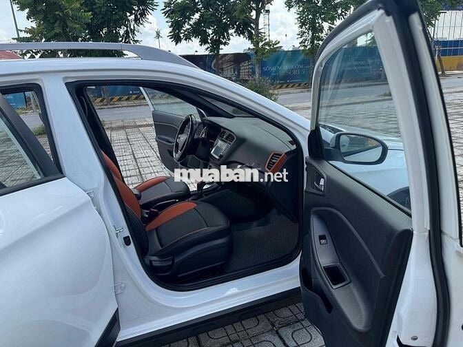Hyundai i20 2015 Active 1.4 AT - 110000 km
