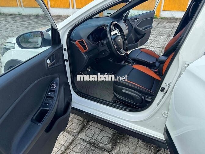Hyundai i20 2015 Active 1.4 AT - 110000 km