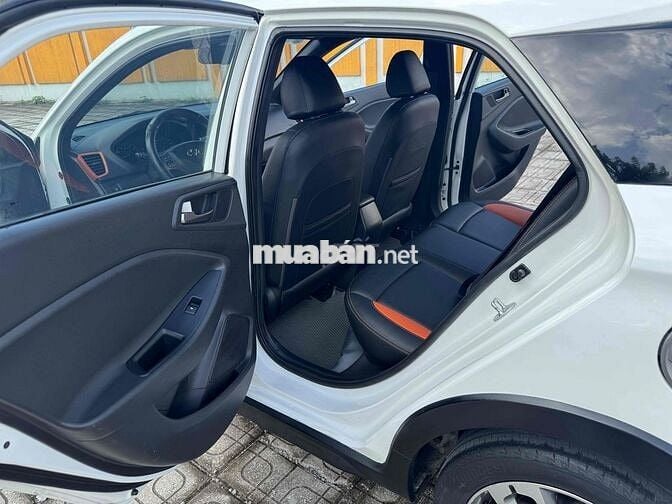 Hyundai i20 2015 Active 1.4 AT - 110000 km
