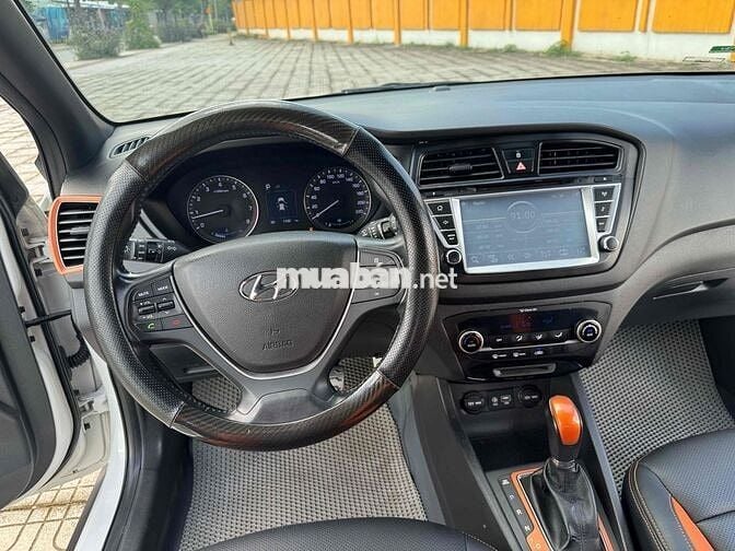 Hyundai i20 2015 Active 1.4 AT - 110000 km