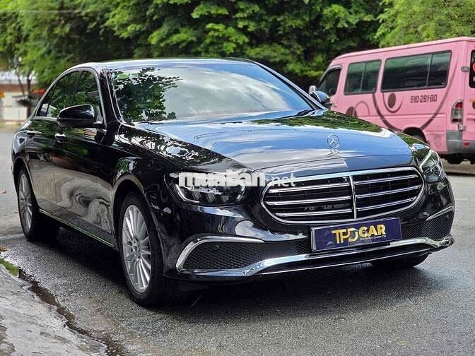 Mercedes Benz E200 Exclusive Model- 700 km