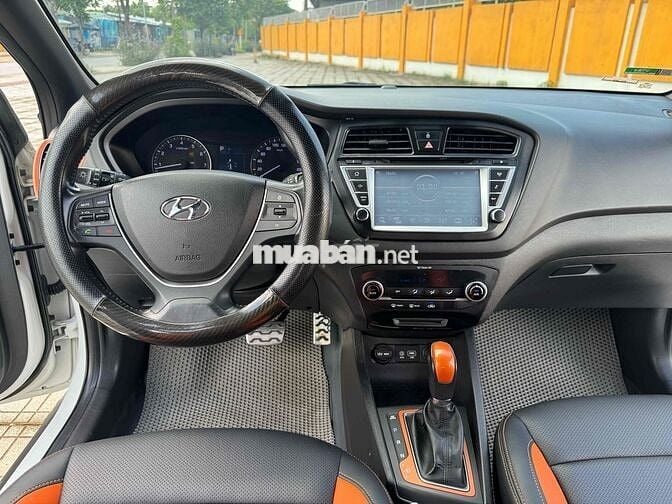 Hyundai i20 2015 Active 1.4 AT - 110000 km