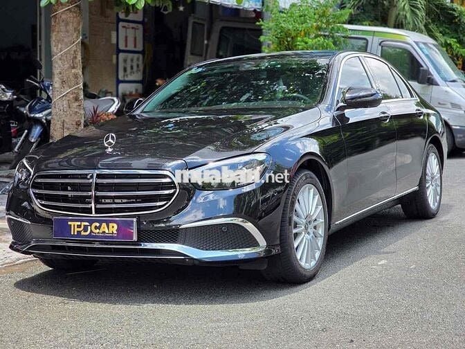 Mercedes Benz E200 Exclusive Model- 700 km