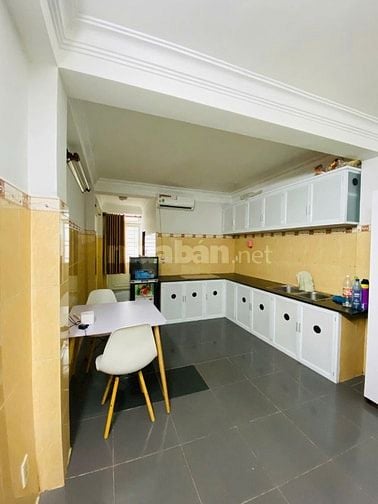 Phòng trọ Gò Vấp phòng full nội thất, sân sau thoáng mát cho nuôi pet.