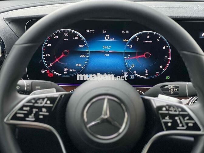 Mercedes E200 Exclusive Model 2025 Siu Lướt 700 km