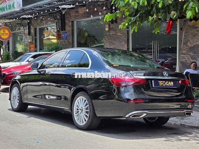 Mercedes Benz E200 Exclusive Model- 700 km