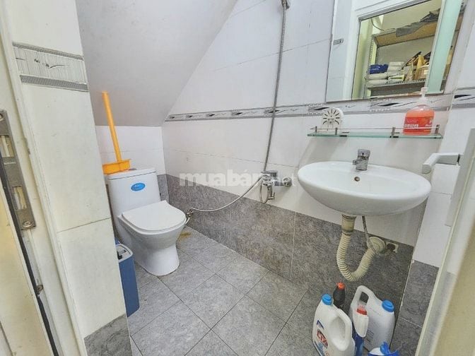 Cho Thuê MTKD Nguyễn Quý Anh, DT 4X7m, Giá Thuê 7 Triệu, Có WC