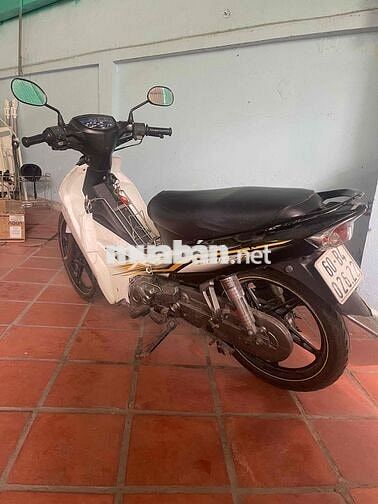 cần bán xe siỉuc bánh mâm trắng đen