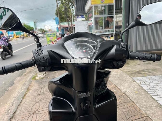 Visison đời 2022 bản thể thao đen nhám.