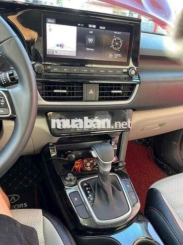 Kia Seltos 2022 Premium 1.6 AT - 25000 km