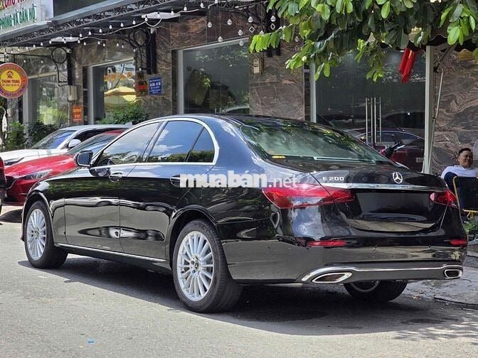 Mercedes Benz E Class 2023 E200 Exclusive - 700 km