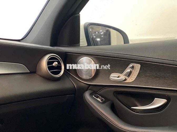 Mercedes Benz GLC 2022 300 4MATIC - Bank 90%