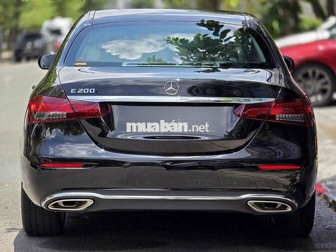 Mercedes Benz E Class 2023 E200 Exclusive - 700 km