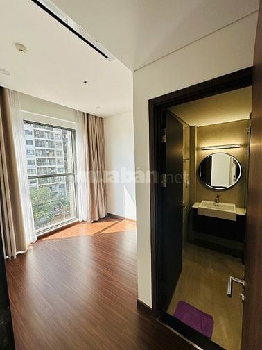 Bán hoặc cho thuê căn hộ cao cấp Masteri, view ngã tư - Vinuni