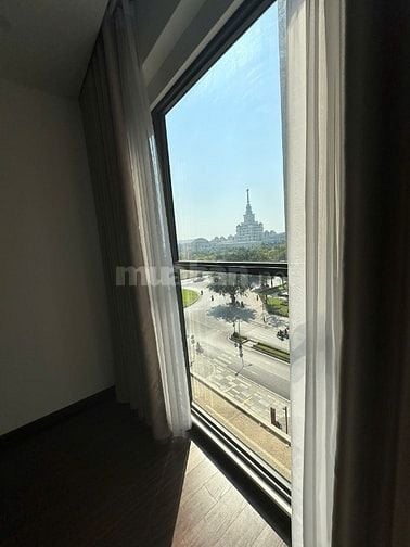 Bán hoặc cho thuê căn hộ cao cấp Masteri, view ngã tư - Vinuni