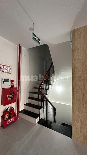 Cho thuê nhà MP mai dịch ,8 tầng Thang Máy ,thông sàn ,sẵn PCCC