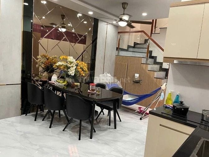 Nhà MT đường Phan Xích Long 64m2, 5PN 4tỷ5, 1T2L, SHR, HXH 6m.