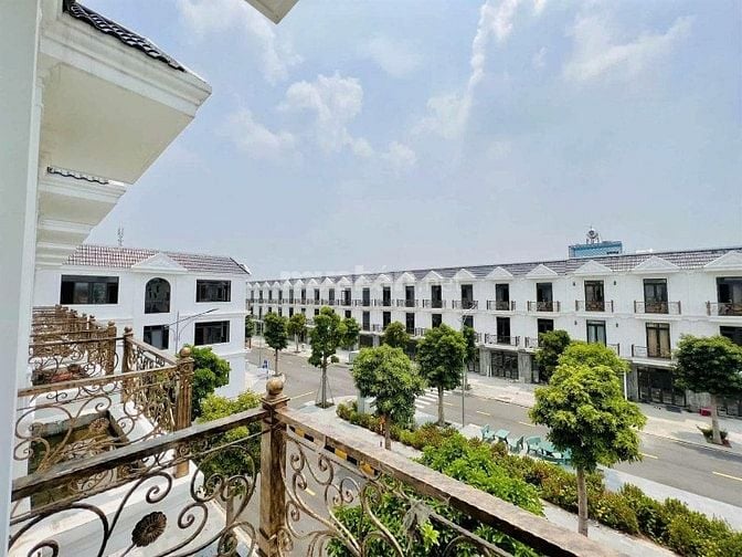 Nhà phố liền kề KDC Đông Hưng - Dĩ An - TP. HCM cách chợ Dĩ An chỉ 50m